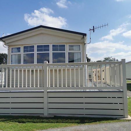Tranquil 6 Berth Luxury Holiday Home ชิชิสเตอร์ ภายนอก รูปภาพ