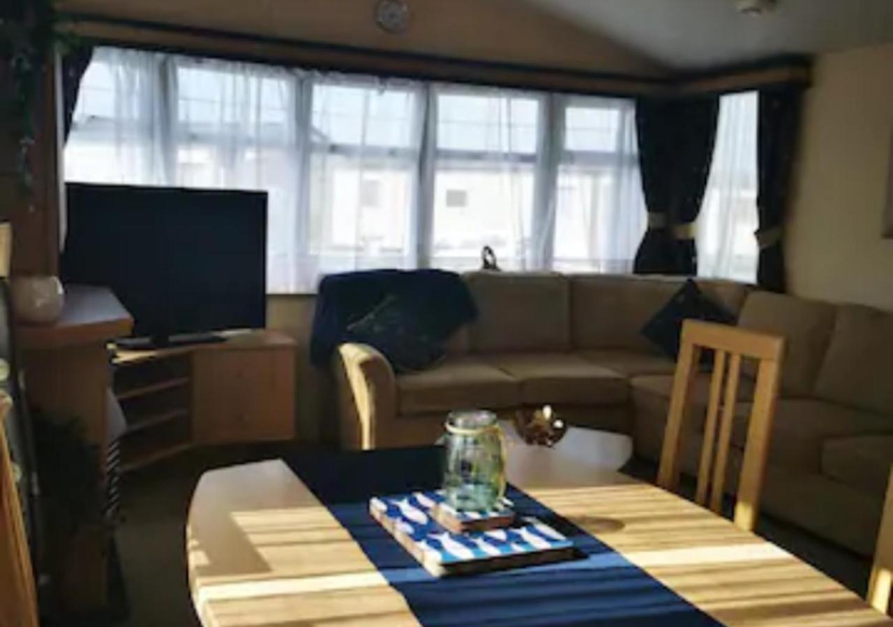 Tranquil 6 Berth Luxury Holiday Home ชิชิสเตอร์ ภายนอก รูปภาพ