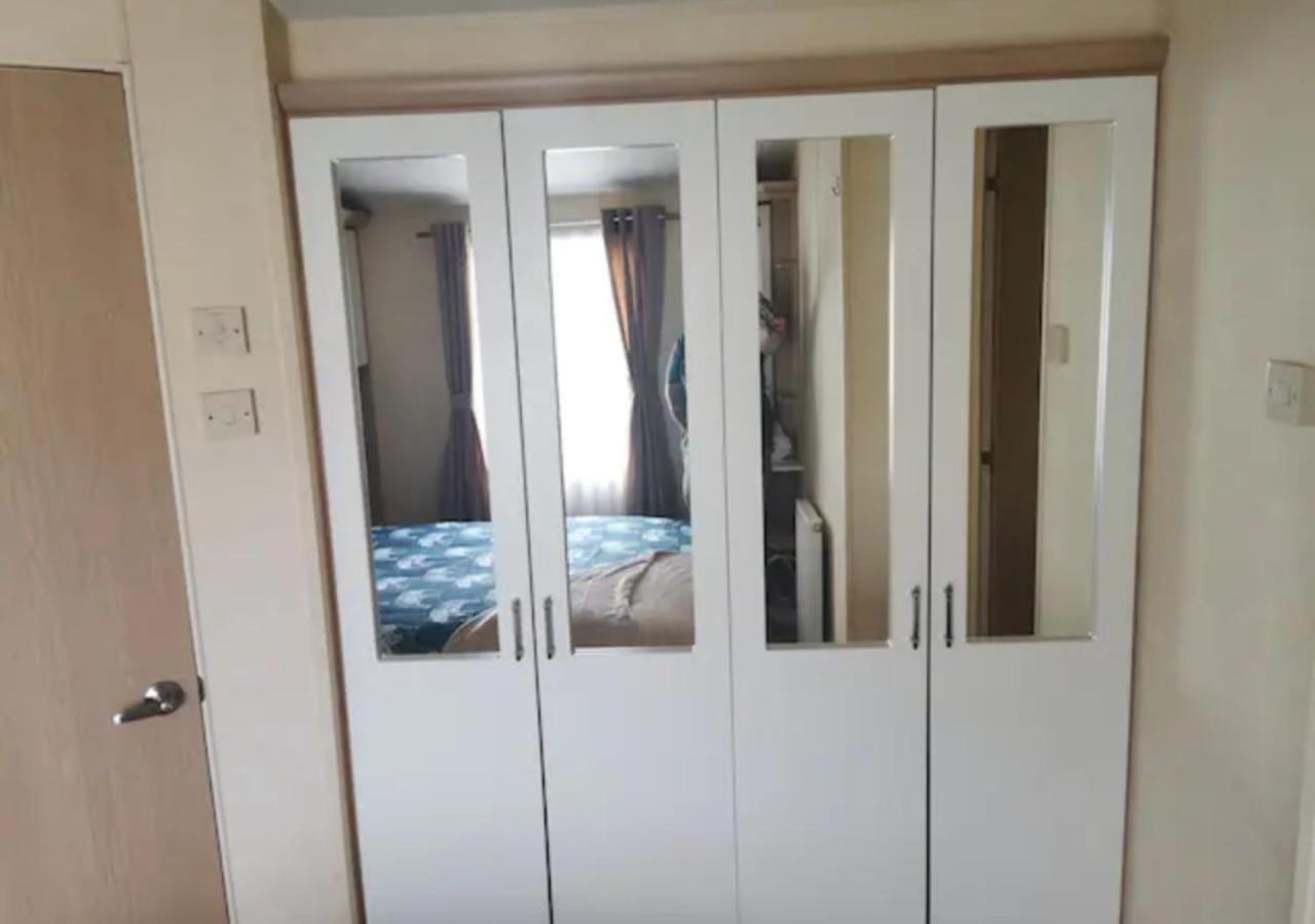 Tranquil 6 Berth Luxury Holiday Home ชิชิสเตอร์ ภายนอก รูปภาพ