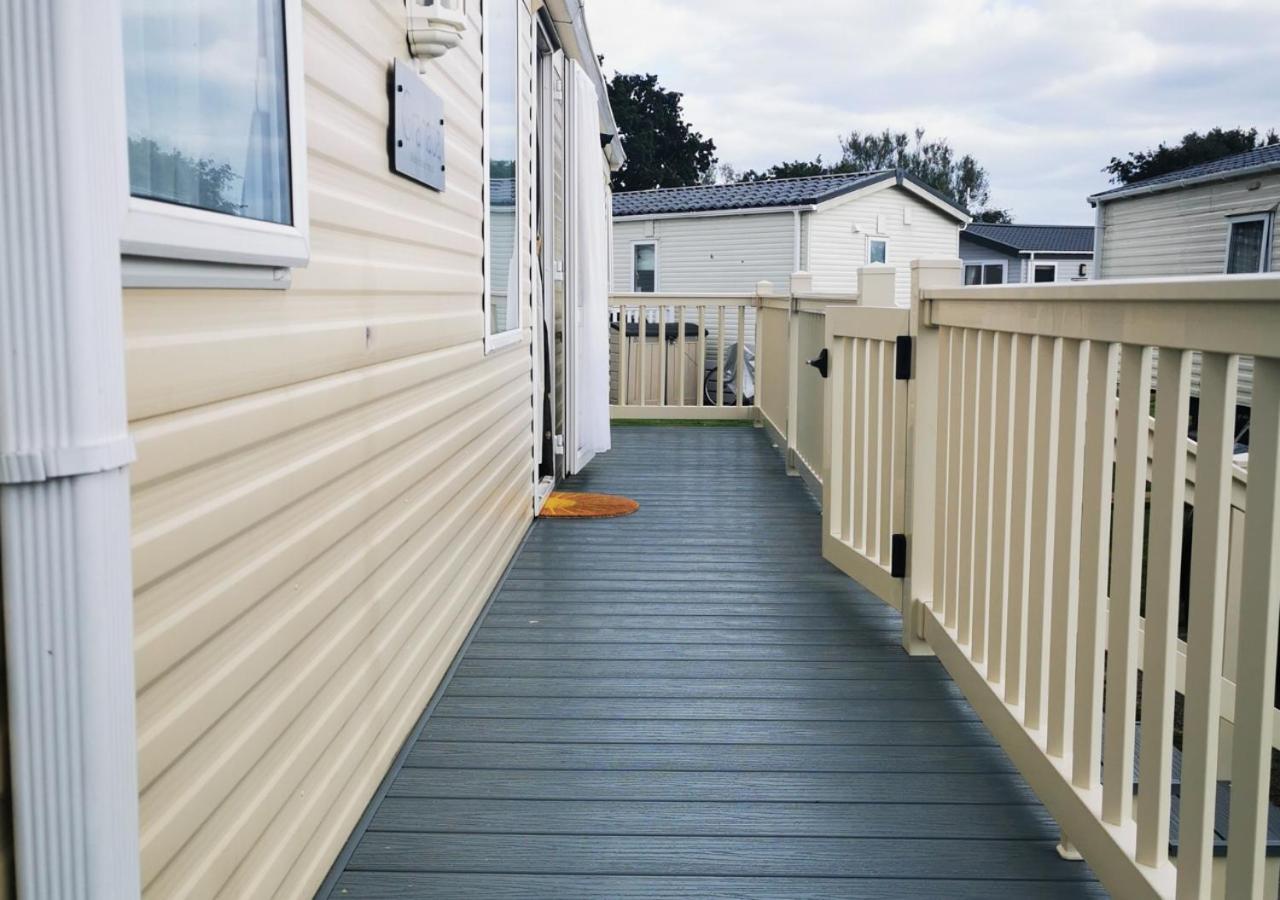 Tranquil 6 Berth Luxury Holiday Home ชิชิสเตอร์ ภายนอก รูปภาพ