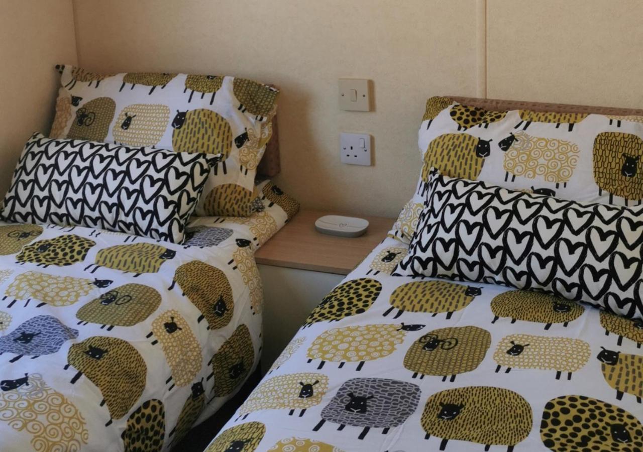 Tranquil 6 Berth Luxury Holiday Home ชิชิสเตอร์ ภายนอก รูปภาพ
